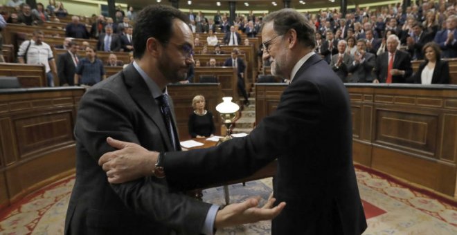 Antonio Hernando y Rajoy en el Congreso. EFE