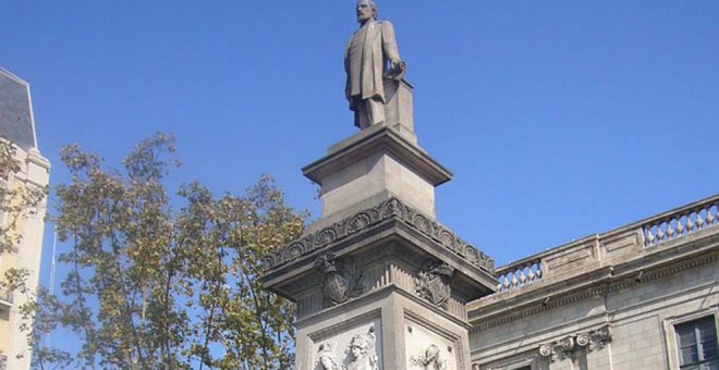Estatua del esclavista Antonio López, Marques del Comillas, en la plaza barcelonesa del mismo nombre. Wikimedia/Jordiferrer