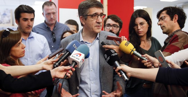El candidato a las primarias del PSOE Patxi López en un acto en la sede del PSPV-PSOE en Valencia. EFE/ Kai Forsterling