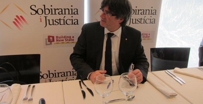 El presidente de la Generalitat, Carles Puigdemo en el almuerzo-coloquio de la entidad Sobirania i Justícia. EUROPA PRESS