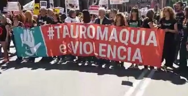 Animalistas durante la manifestación "Tauromaquia es Violencia"