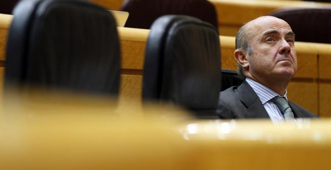 El ministro de Economía, Luis de Guindos, durante la sesión de control al Gobierno en el pleno del Senado. EFE/Mariscal