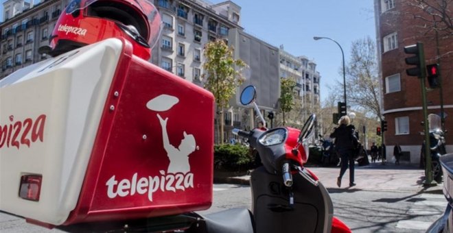 Una moto de reparto de Telepizza. E.P.