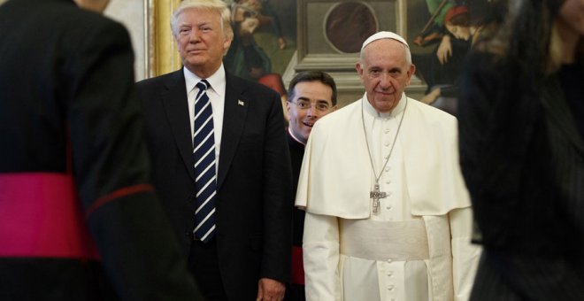 Trump y el Papa Francisco, durante su reunión en el Vaticano. REUTERS/Evan Vucci
