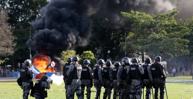 Imágenes de los militares en las calles de Brasilia / REUTERS