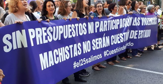 Cabecera de la manifestación celebrada este jueves en Madrid contra la violencia machista bajo el lema "sin presupuestos ni participación las violencias machistas no serán cuestión de estado"