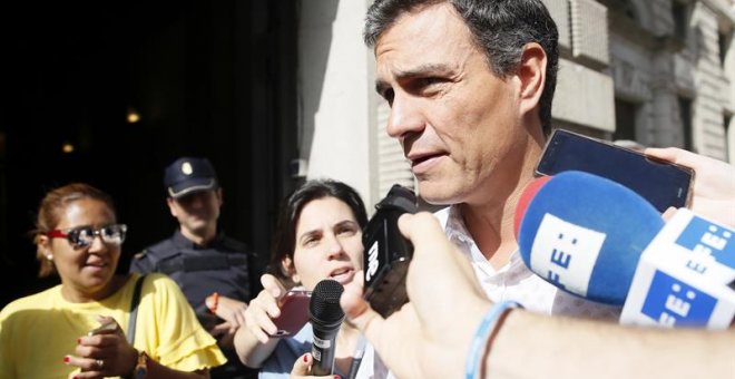 El secretario general del PSOE, Pedro Sánchez, ha asegurado hoy, al entrar por primera vez en el Congreso desde que presentó su renuncia al escaño el pasado mes de octubre, para mantener una reunión con la dirección del grupo socialista, que venía a la Cá