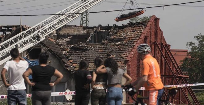 Cuatro personas fallecen en el incendio de un edificio de viviendas en el barrio bilbaíno de Zorroza. EFE/Miguel Toña