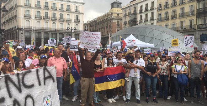 Venezolanos se manifiestan en Madrid contra el presidente de Venezuela Nicolás Maduro./Twitter de Adolfo_ASEVED