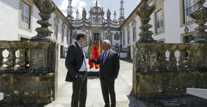 El presidente del Gobierno Mariano Rajoy, y el primer ministro luso, Antonio Acosta, antes de la rueda de prensa tras la XXIX Cumbre Luso-Española, en Vila Real,en Portugal. EFE/Estela Silva