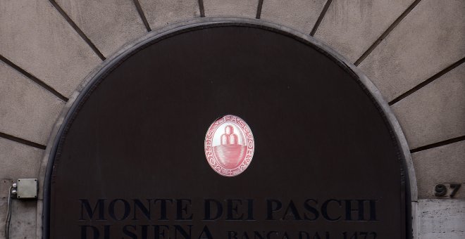 El logo del banco Monte dei Paschi di Siena en una de sus sucursales en el centro de Roma. AFP/Filippo Monteforte