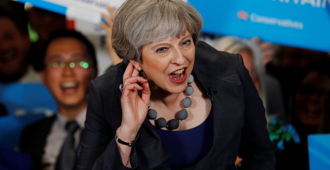 La Primer Ministra británica Theresa May durante un acto de campaña electoral. REUTERS/Stefan Wermuth