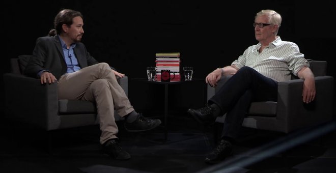 Un momento de la conversación entre Pablo Iglesias y el marxista británico Perry Anderson en 'Otra Vuelta de Tuerka'
