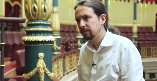 El líder de Podemos, Pablo Iglesias, durante la entrevista con 'Público' en el Congreso.