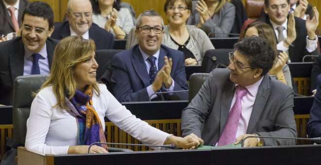 Susana Díaz en el Parlamento andaluz junto al que fuera vicepresidente de la Junta, Diego Valderas. EFE