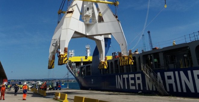 Labores de estiba en el Puerto de Santander