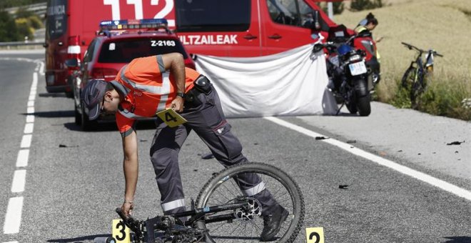 Un ciclista ha muerto tras ser atropellado por un vehículo en el término municipal navarro de Erice de Iza. EFE/Jesús Diges