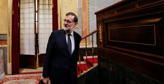 El presidente del Gobierno, Mariano Rajoy, entra en el Hemiciclo del Congreso de los Diputados, antes del comienzo de la moción de censura presentada por Unidos Podemos. REUTERS/Juan Medina