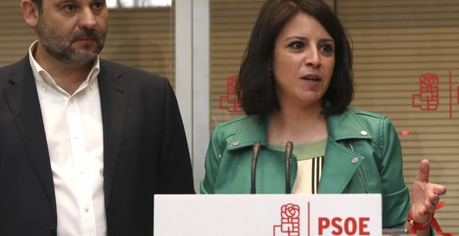 La diputada asturiana Adriana Lastra y el valenciano José Luis Ábalos, que serán la vicesecretaria general y el secretario de Organización del PSOE, respectivamente. EFE/J.J. Guillén