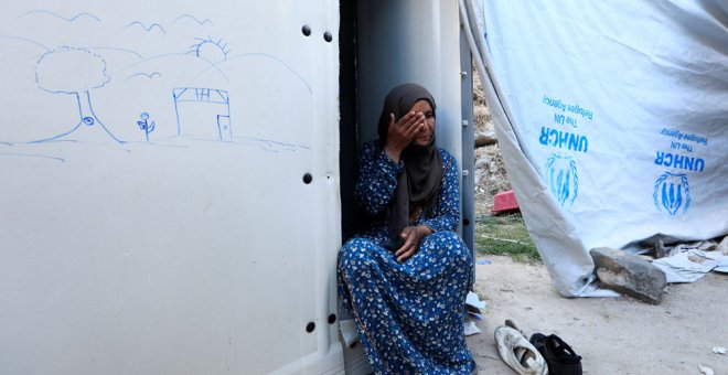 Una mujer de origen sirio en un campo de refugiados de ACNUR en grecia. REUTERS