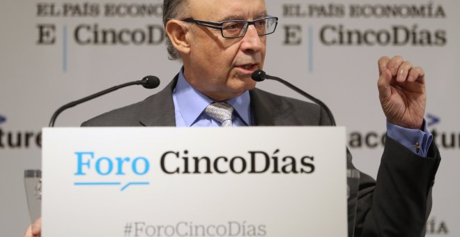 El ministro de Hacienda, Cristóbal Montoro, durante su intervención en un desayuno informativo.EFE/J.J.Guillén