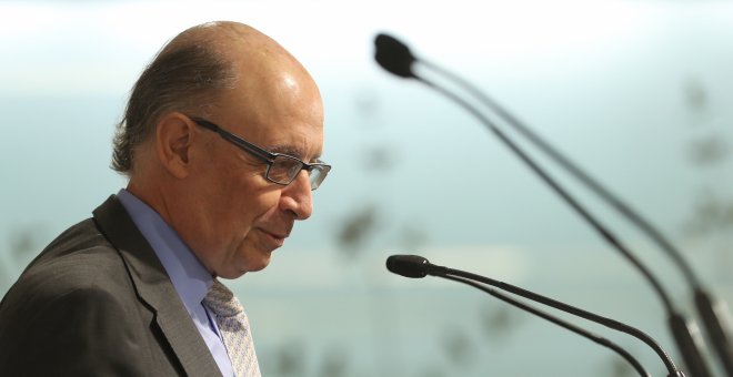 El ministro de Hacienda, Cristóbal Montoro, durante su intervención en un desayuno informativo.EFE/J.J.Guillén