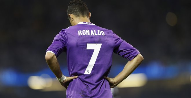 El futbolista del Real Madrid y de la selección portuguesa, Cristiano Ronaldo, en un momento de la pasada final de la Campions League en Cardiff. REUTERS/Carl Recine