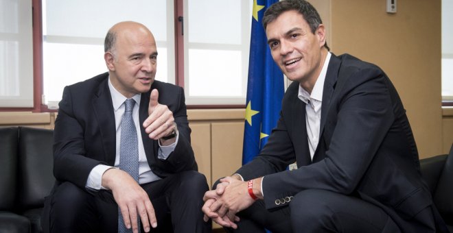 El secretario general del PSOE, Pedro Sánchez, durante el encuentro de trabajo que mantuvo con el comisario europeo de Asuntos Económicos y Financieros, Pierre Moscovici, en la sede de las instituciones europeas en Madrid.EFE/Luca Piergiovanni