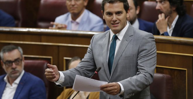 El líder de Ciudadanos, Albert Rivera, durante su intervención en la sesión de control al Gobierno el Congreso de los Diputados. EFE/Kiko Huesca