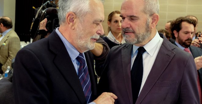 Los expresidentes de la Junta de Andalucía, José Antonio Griñán y Manuel Chaves. E.P.