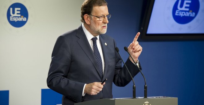 El presidente del Gobierno, Mariano Rajoy, durante la rueda de prensa ofrecida en Bruselas, tras asistir a la reunión del Consejo Europeo. EFE/Horst Wagner