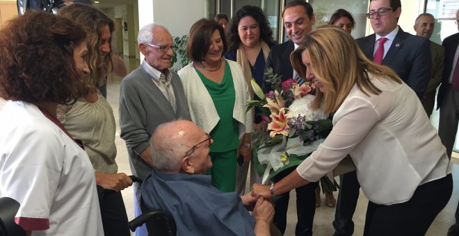 Susana Díaz en una visita a la residencia para personas mayores Fundomar Los Bermejales