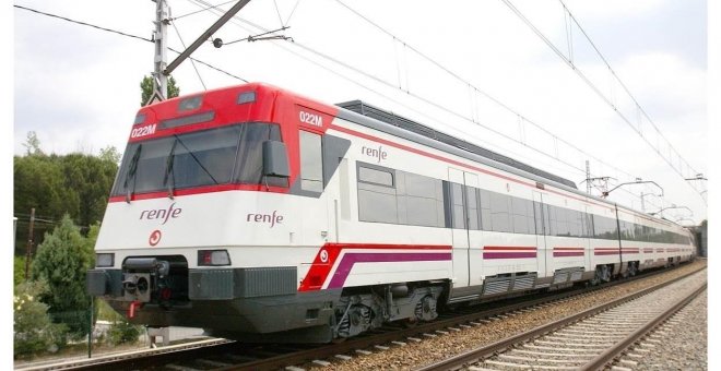 La avería del tren de cercanías tuvo lugar en la estación de Villaverde Bajo, en Madrid. / EFE