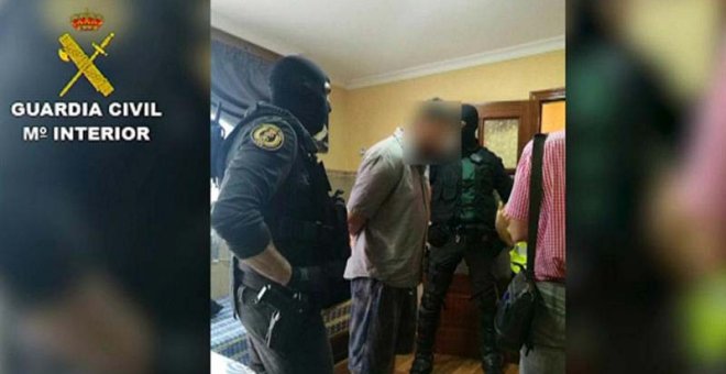 Imagen de la Guardia Civil que detuvo la semana pasada en Melilla a un hombre de 40 años de origen marroquí y nacionalidad danesa por su implicación en una red yihadista. | EFE