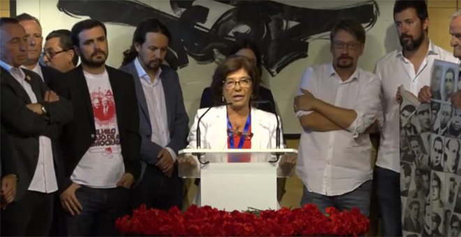 Representantes de Unidos Podemos, PSOE, PDeCAT, PNV y Compromís, en el acto de homenaje a las víctimas del franquismo, en el Congreso de los Diputados.