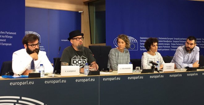 Gonzalo Martínez, César Strawberry, Marina Albiol, Elena Delbal y Jorge Ramos / Izquierda Unida
