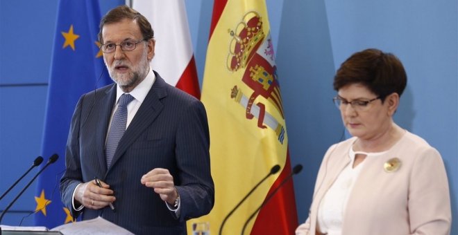 El presidente del Gobierno, Mariano Rajoy, junto a la primera ministra de Polonia, Beata Szydlo /EFE