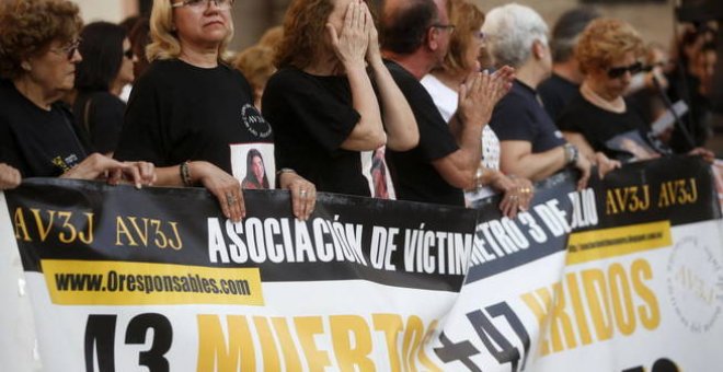 Concentración por las víctimas del Metro de Valencia. EFE