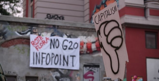 Miles de personas protestan contra la cumbre del G-20 en Hamburgo. EUROPA PRESS