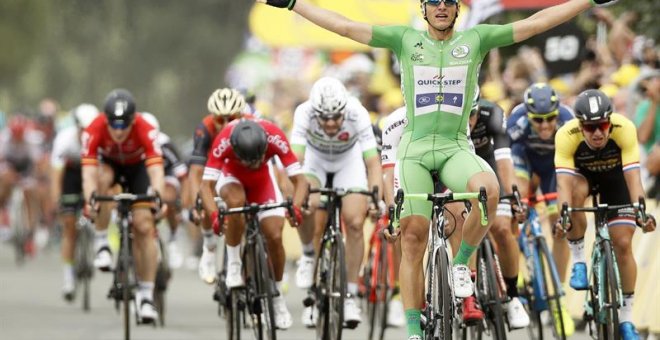 El ciclista alemán Marcel Kittel, del equipo Quick Step Floors, celebra su victoria de la décima etapa del Tour de Francia. /EFE