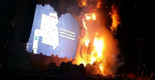 Incendi de l'escenari del Tomorrowland, a Santa Coloma de Gramenet. FOTO: Twitter/@MixelAxel