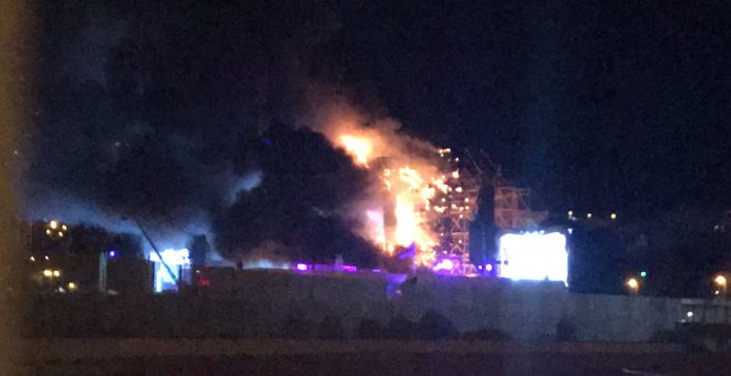 Unas 20.000 personas ha tenido que ser evacuadas del festival Tomorrowland de Barcelona por un incendio. Imagen: Twitter