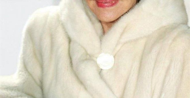 Foto de archivo de la actriz Jeanne Moreau a su llegada a la ceremonia de entrega de los Premios del Cine Europeo en Berlín (Alemania) el 6 de diciembre de 2003. La actriz y directora Jeanne Moreau, considerada la gran dama del cine francés, murió hoy, 31