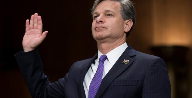 Imagen de archivo de Christopher Wray mientras jura antes de testificar ante el Comité Judicial del Senado durante su primera audiencia de nominación como próximo director del FBI, en el Capitolio. EFE/Michael Reynolds