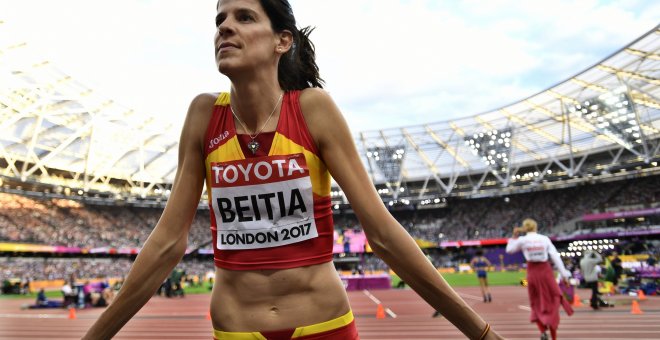 La atleta española Ruth Beitia durante la prueba de salto de altura en el Mundial de Atletismo de Londres. EFE/EPA/FRANCK ROBICHON
