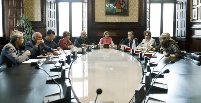 La presidenta del Parlament, Carme Forcadell, preside la reunión de la Mesa del Parlament, que abre el nuevo período de sesiones de la cámara catalana. EFE/Andreu Dalmau