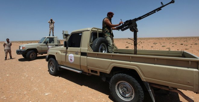 Fuerzas del ejército sirio patrullan para prevenir cualquier ataque del estado Islñamico.REUTERS/Ismail Zitouny