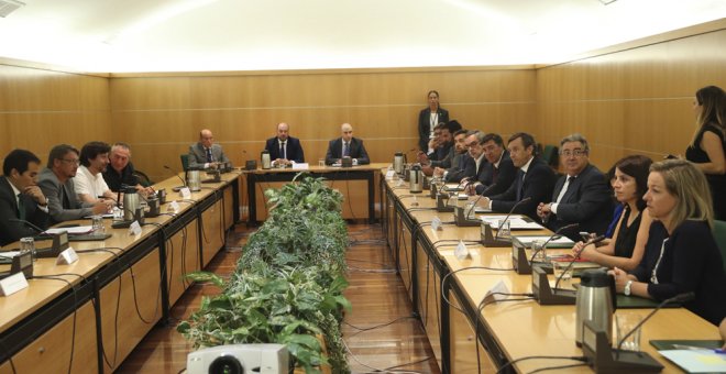 El ministro del Interior, Juan Ignacio Zoido, preside la reunión del pacto antiyihadista, tras los atentados de La Rambla de Barcelona y Cambrils. EFE/Chema Moya