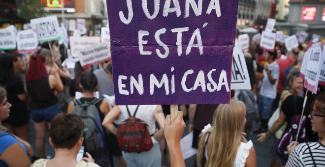 Concentración en la Plaza del Callao de Madrid bajo el lema "Todas somos Juana" , en apoyo a Juana Rivas. EFE/Mariscal