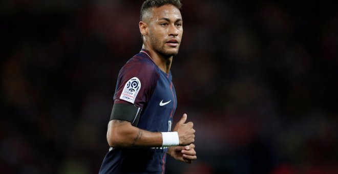 El futbolista brasileño Neymar, con su actual equipo, el Paris St Germain, en el partido contra elToulouse de la liga francesa.  REUTERS/Benoit Tessier